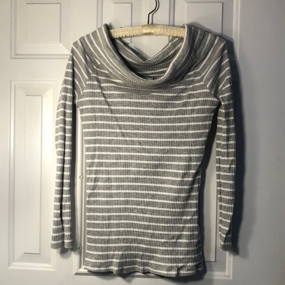 Off the shoulder or cowl neck / size large but fits like small